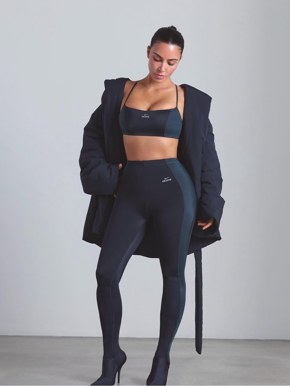 NikeSKIMS Shine Stirrup Leggings obsidian and dark teal size XS